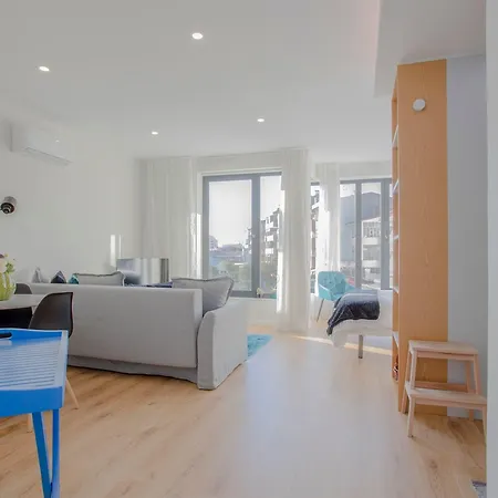 Liiiving In I Bright Light Porto