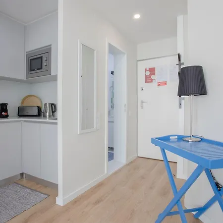 Apartment Liiiving In I Bright Light *