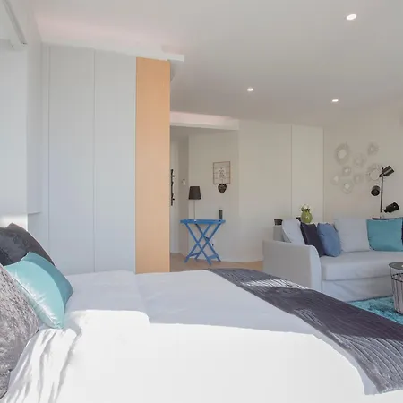 Liiiving In I Bright Light *