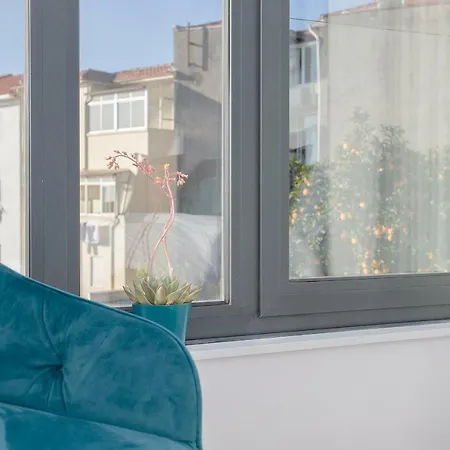 Liiiving In I Bright Light Порту