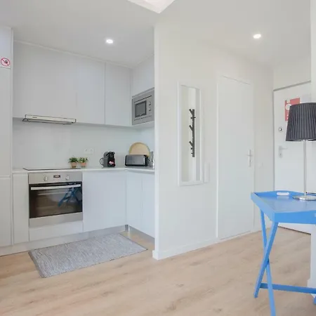 Liiiving In I Bright Light Apartment Porto