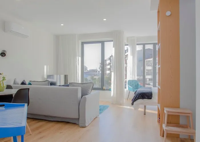 Liiiving In I Bright Light Porto