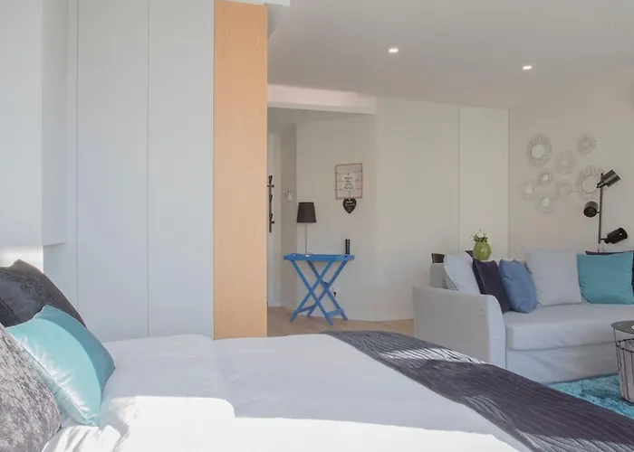 Liiiving In I Bright Light *