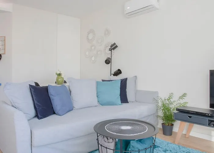 Liiiving In I Bright Light דירה