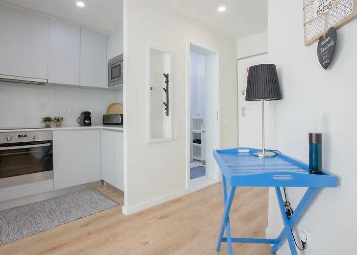 Liiiving In I Bright Light פורטו