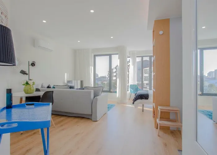 Liiiving In I Bright Light פורטו