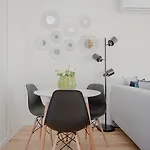 Liiiving In I Bright Light Appartamento Oporto