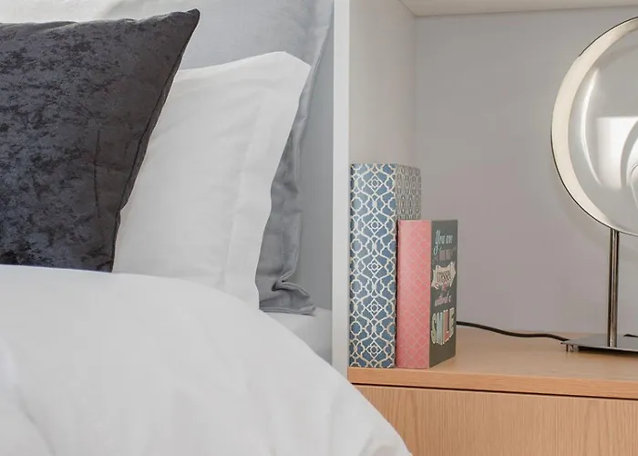 Liiiving In I Bright Light Oporto