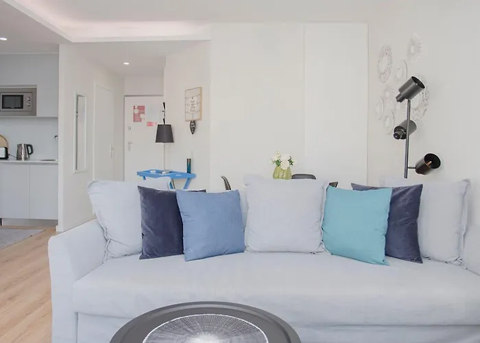 Liiiving In I Bright Light Porto