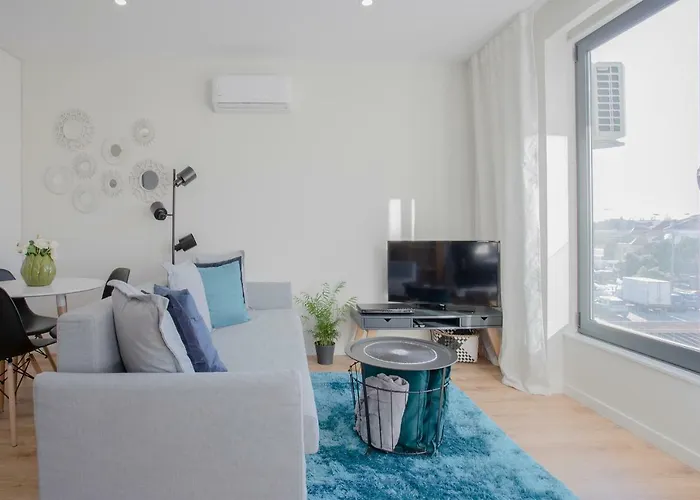 Liiiving In I Bright Light Porto