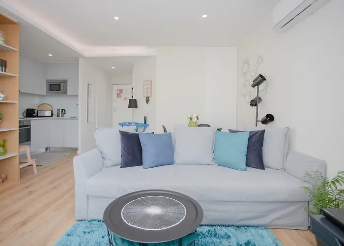 Liiiving In I Bright Light Oporto