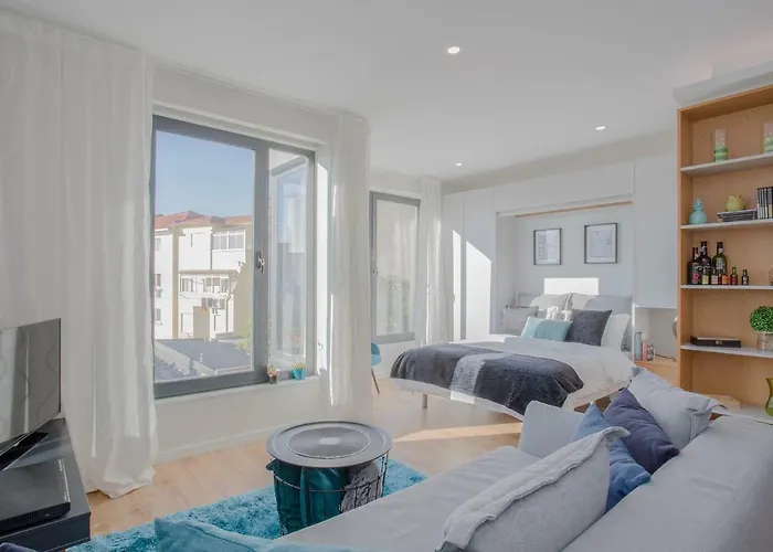 Liiiving In I Bright Light * Oporto